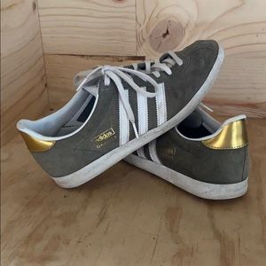 Adidas Gazelle Khaki/Gold 7.5- Used good condition